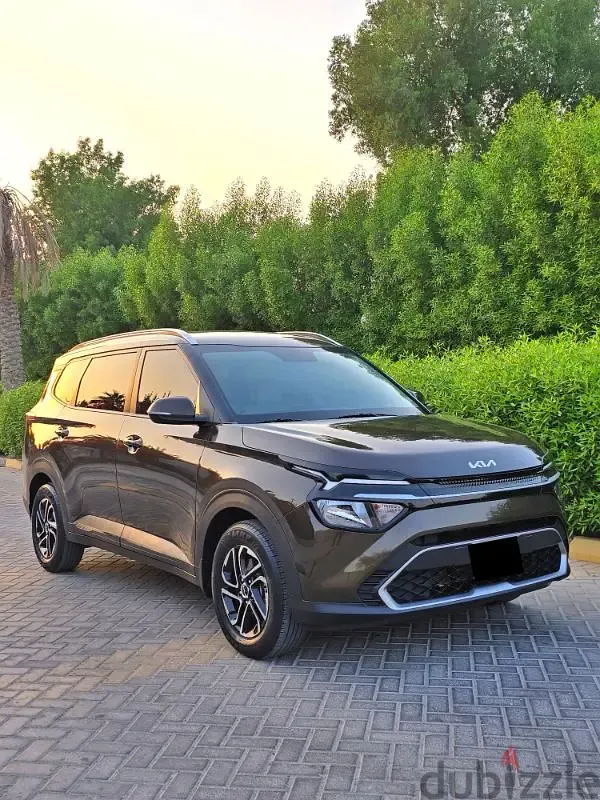 كيا كارينس 2023